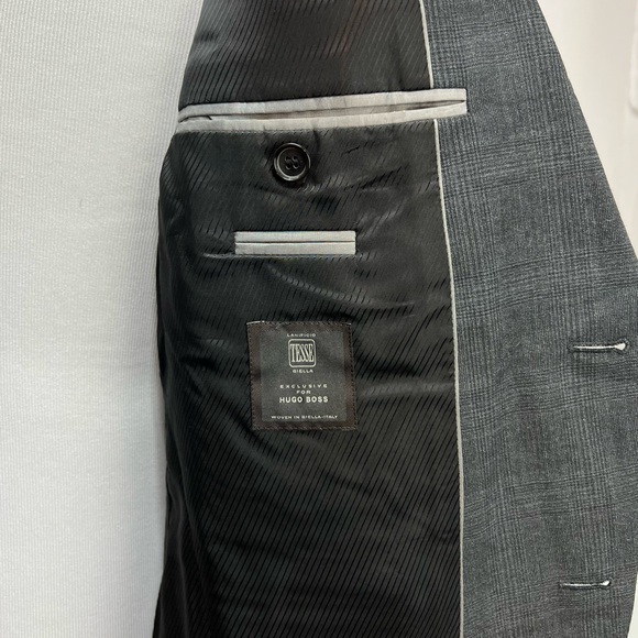 HUGO BOSS Charcoal Gray Plaid 2-Button Double Vented 38R James3 Blazer Jacket - Picture 6 of 9